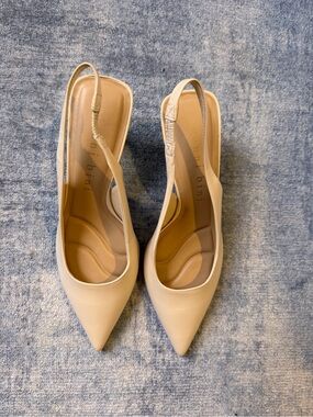 Gianni Bini Wandah Leather Slingback
Pumps | Never worn